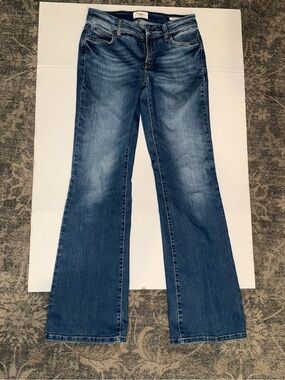 Straight Leg Women's Jeans in Medium Blue
